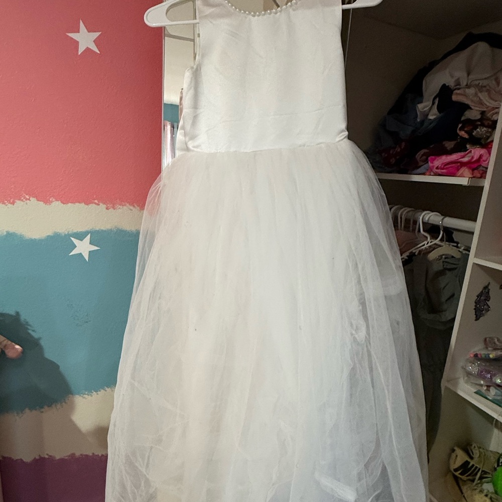Elegant White Sleeveless Dress